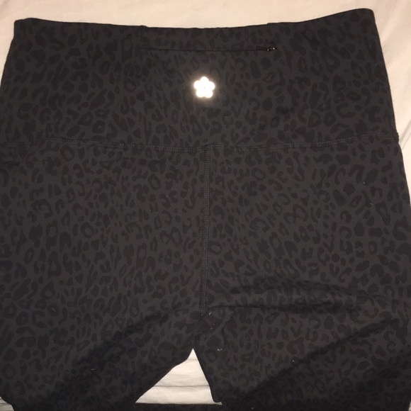 Athletic leggings with dark leopard print. - Picture 3 of 4